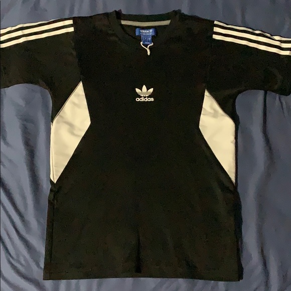 ADIDAS ORIGINALS T-Shirt. - Picture 2 of 6